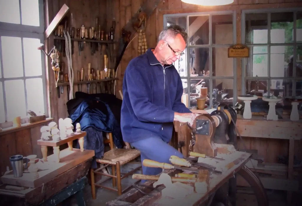Ébénisterie d’art et réalisations contemporaines en Occitanie Vous cherchez un bon ébéniste et créateur en Occitanie ? ébéniste